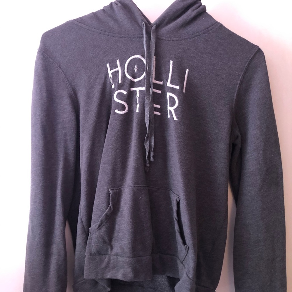 ⚡️Hollister pull over sweatshirt - Picture 1 of 3